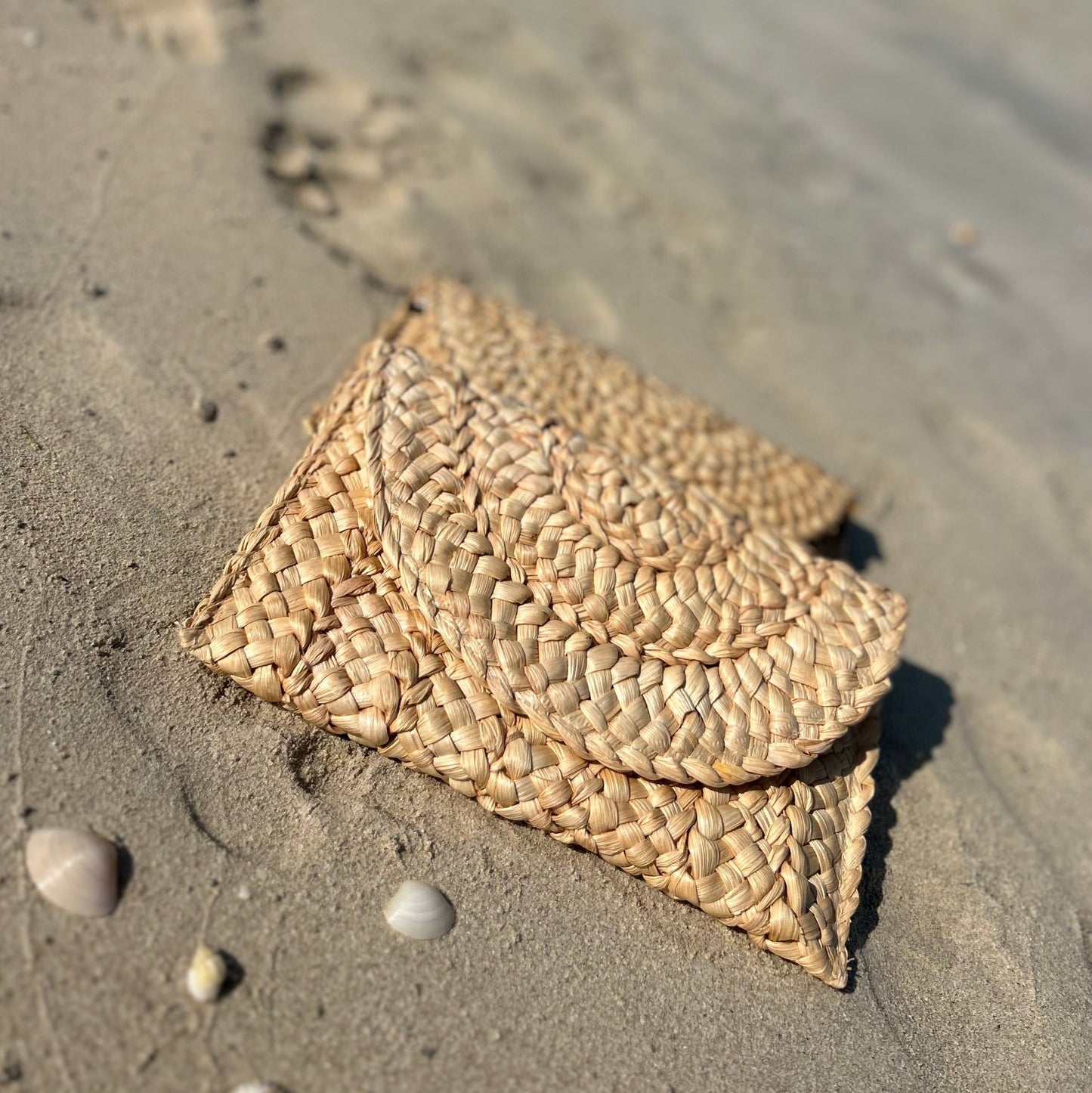 Straw woven Clutch