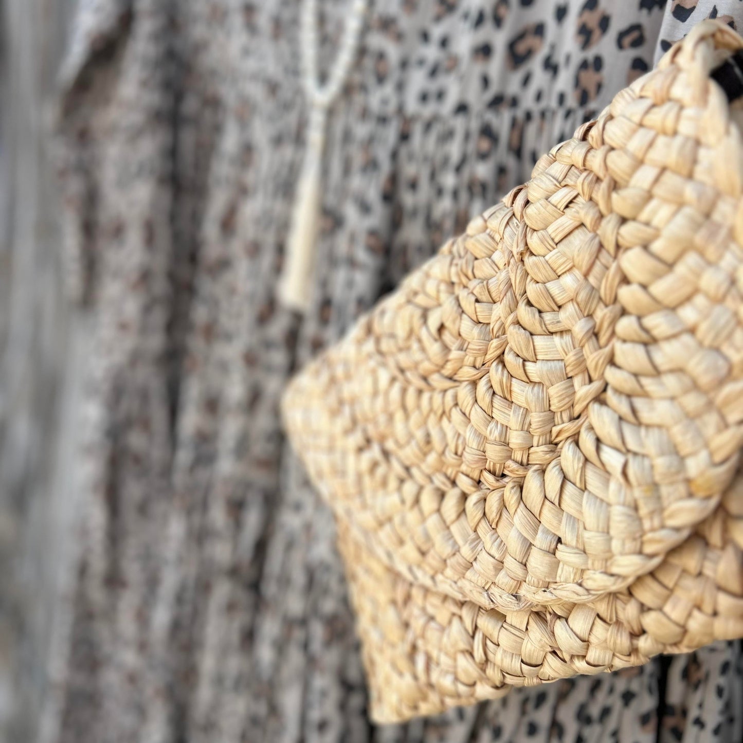 Straw woven Clutch