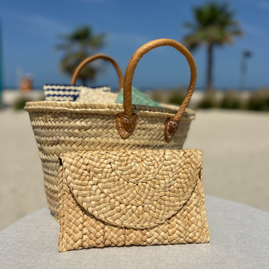 Woven straw clutch bag 